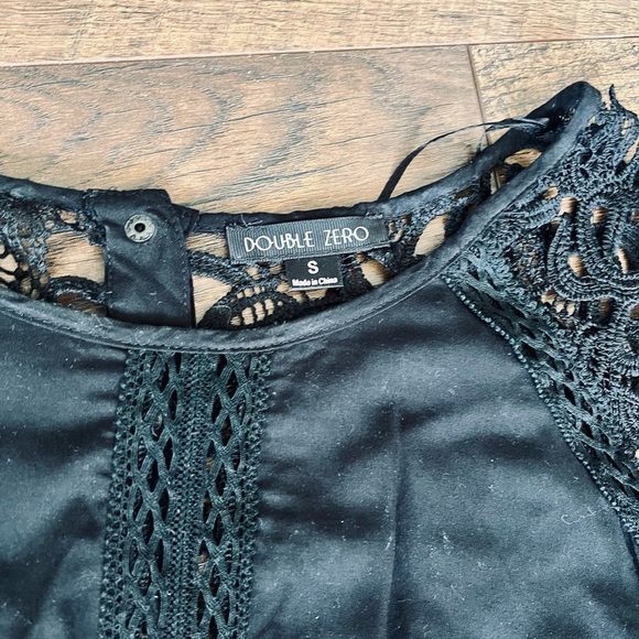 Beautiful Black Lace Flowing Ling Sleeve Top with Button Details - Picture 2 of 7